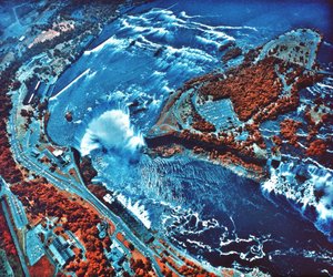Infrarotfotografie der Niagarafälle, aufgenommen vom NASA Earth Survey 2 Flugzeug.